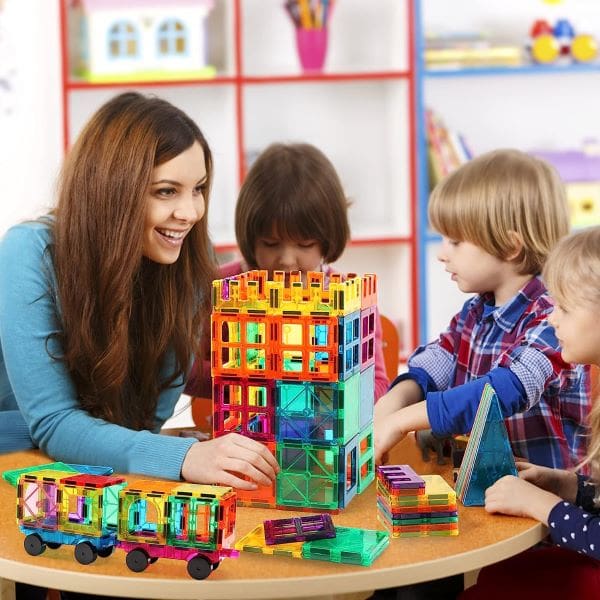 Magnetic Tiles Building Blocks and a kids with a teacher - Toddler Toys Magnetic Tiles Building Blocks and a kids with a teacher